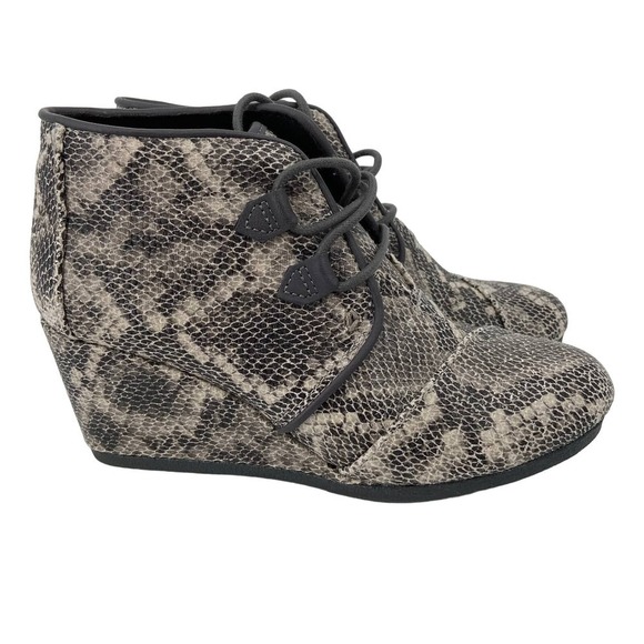 Toms Ankle Bootie Wedge Heel Lace Up Gray Snake Reptile Faux Leather Size 7.5 - Picture 1 of 11